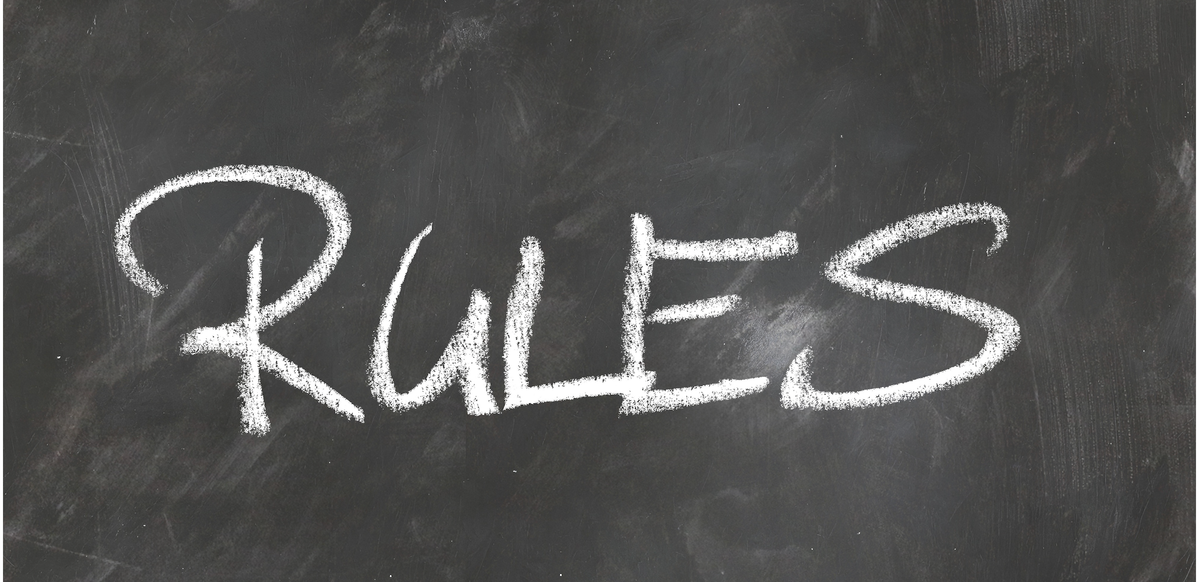 "Rules" mit Kreide auf einer Tafel